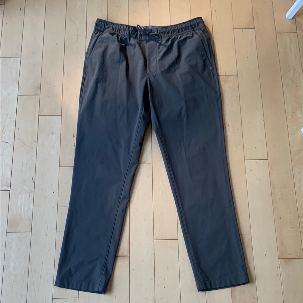 Vuori Meta elastic pants. like new condition